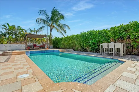 $5,495,000 | 500 94th Street, Surfside, FL 33154