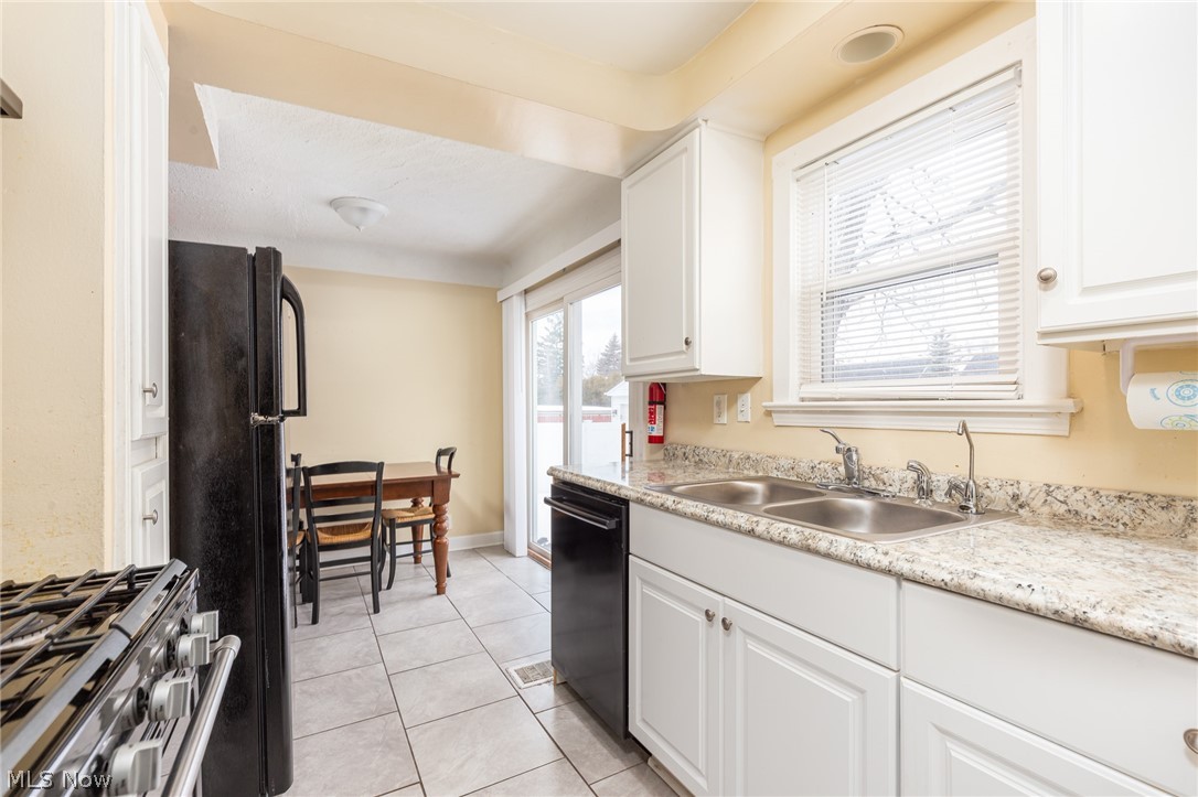 3837 Salisbury Road Cleveland, OH 44121 - Photo 5 of 17