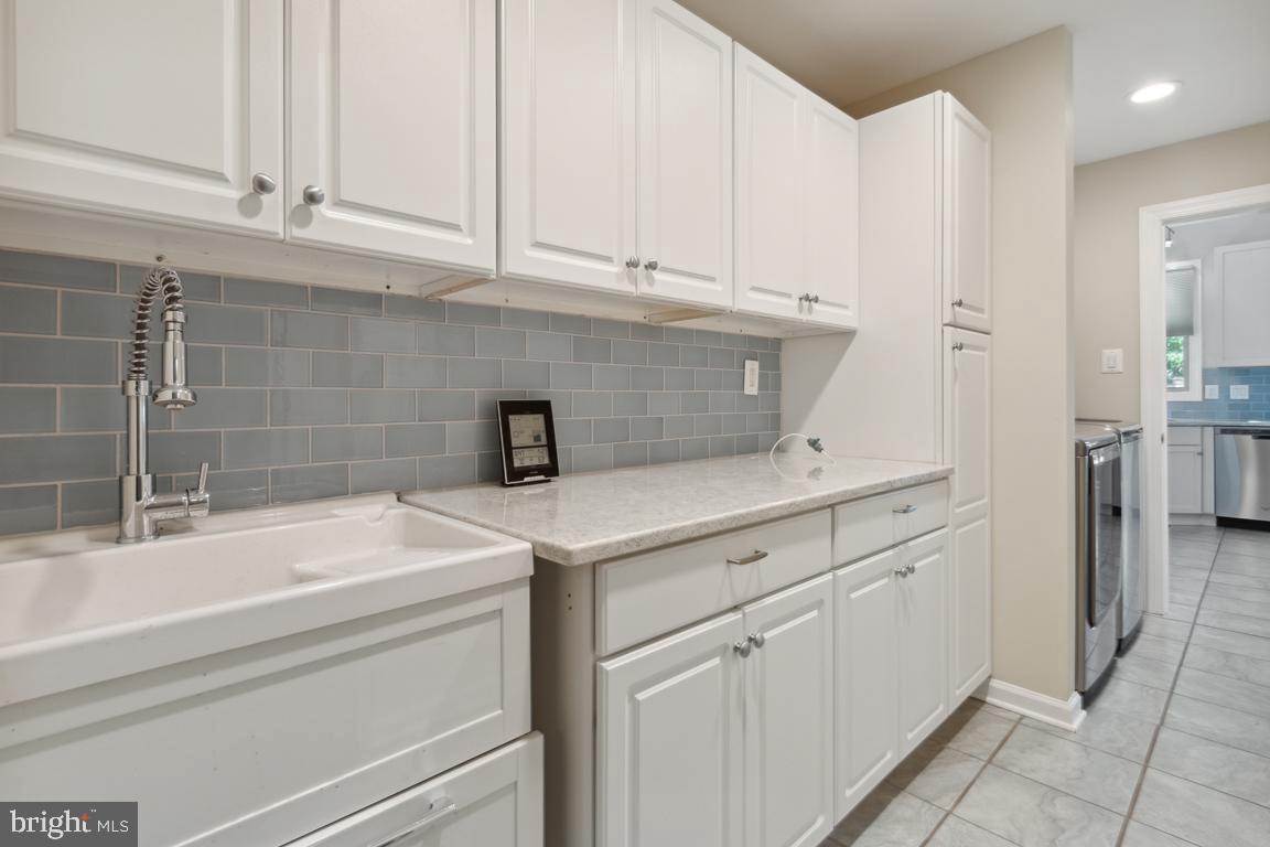 2800 Brite Court Crofton, MD 21114 - Photo 11 of 19 Laundry room/coffee bar