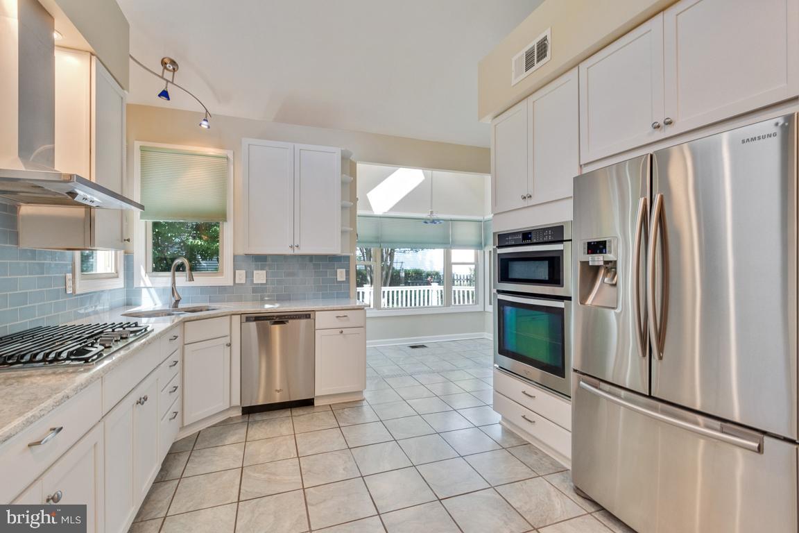 2800 Brite Court Crofton, MD 21114 - Photo 8 of 19 Ceramic Tile & Granite Counter Tops