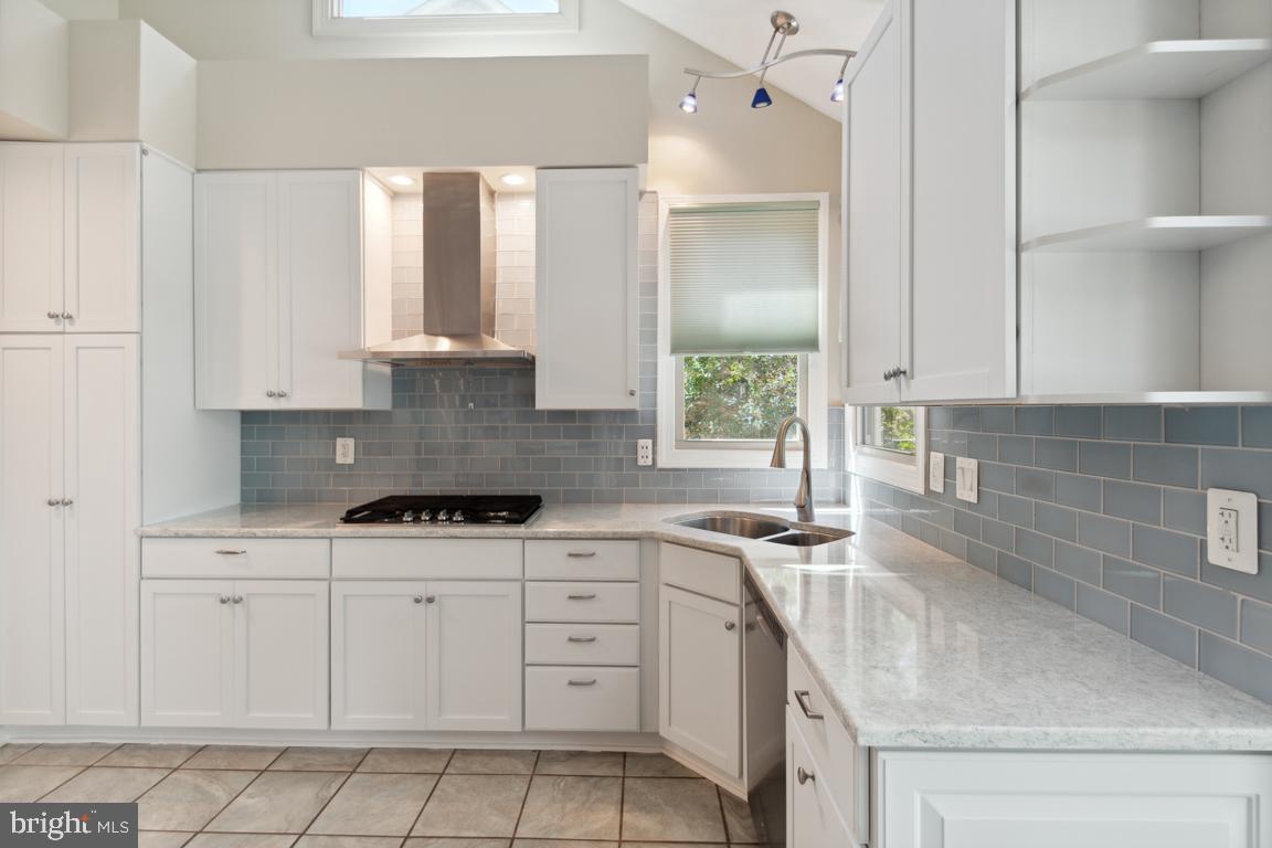 2800 Brite Court Crofton, MD 21114 - Photo 9 of 19 Gas range