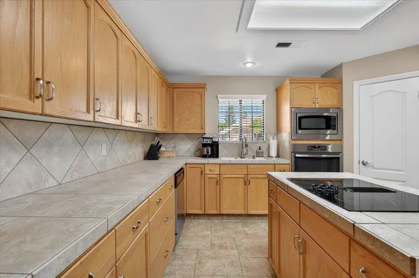 $625,000 | 288 West Paul Avenue, Clovis, CA 93612