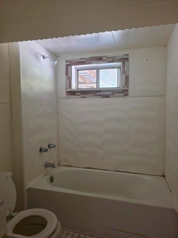 1106 6th Street Southeast Paris, TX 75460 - Photo 7 of 12 a bathroom with a toilet a sink and bathtub