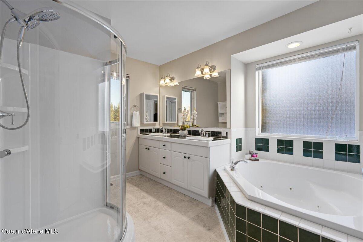 2447 East Garwood Road Hayden, ID 83835 - Photo 22 of 55 Primary bathroom