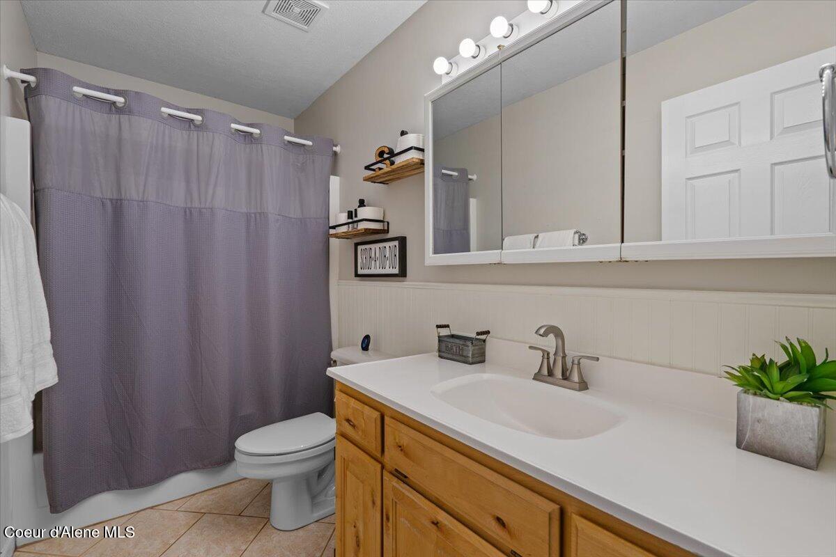 2447 East Garwood Road Hayden, ID 83835 - Photo 30 of 55 Full bath Main level