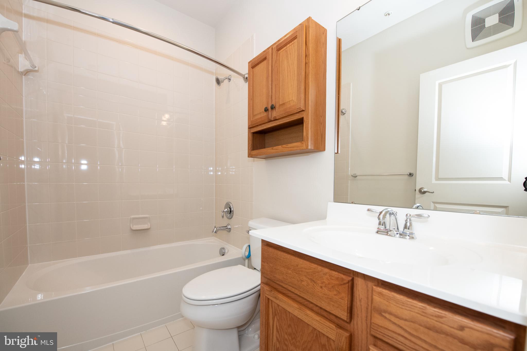 306 Mill Pond Road, Unit A Frederick, MD 21701 - Photo 14 of 31 Full bathroom upstairs