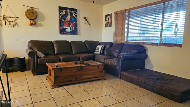 $300,000 | 265 West 17th Avenue, Apache Junction, AZ 85120