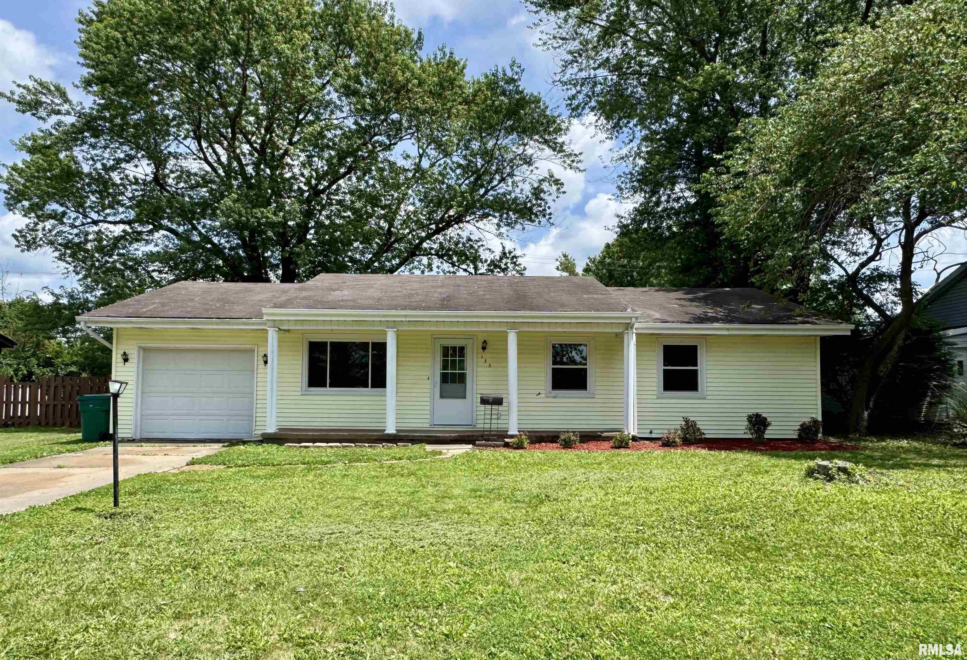 133 Holden Drive Macomb, IL 61455 - Photo 1 of 37