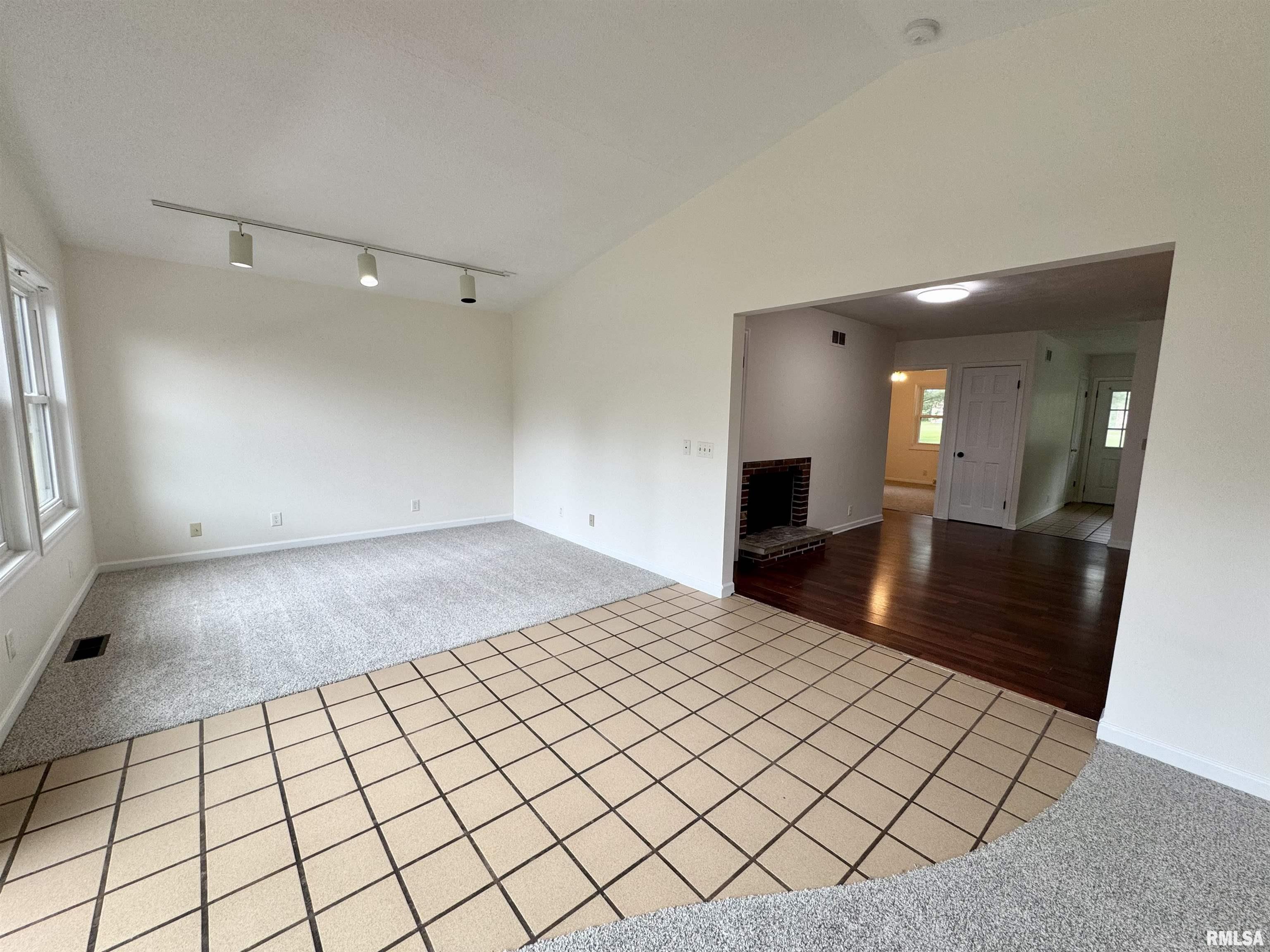 133 Holden Drive Macomb, IL 61455 - Photo 17 of 37