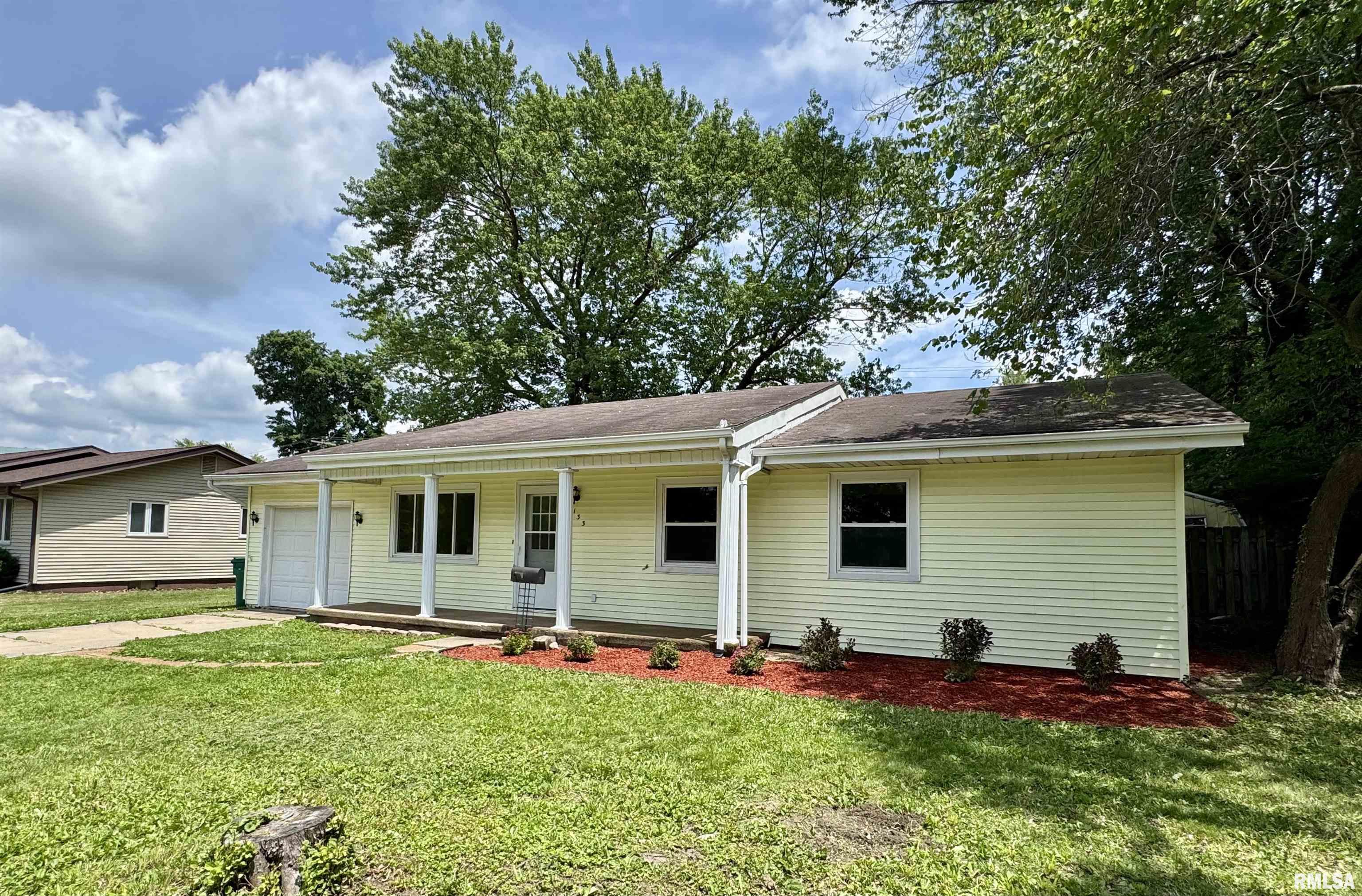 133 Holden Drive Macomb, IL 61455 - Photo 3 of 37