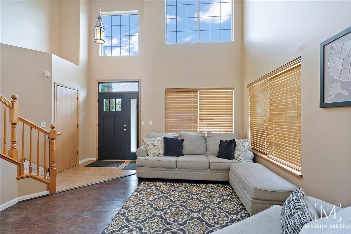 2289 Grand Pointe Trail Aurora, IL 60503 - Photo 2 of 25