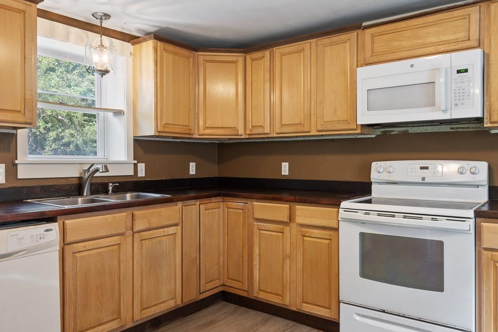 107 Spring Street Athol, MA 01331 - Photo 9 of 33 Gallery Image 9