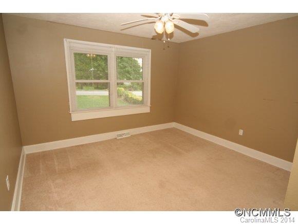 430 Higate Road Hendersonville, NC 28791 - Photo 7 of 15 Gallery Image 7