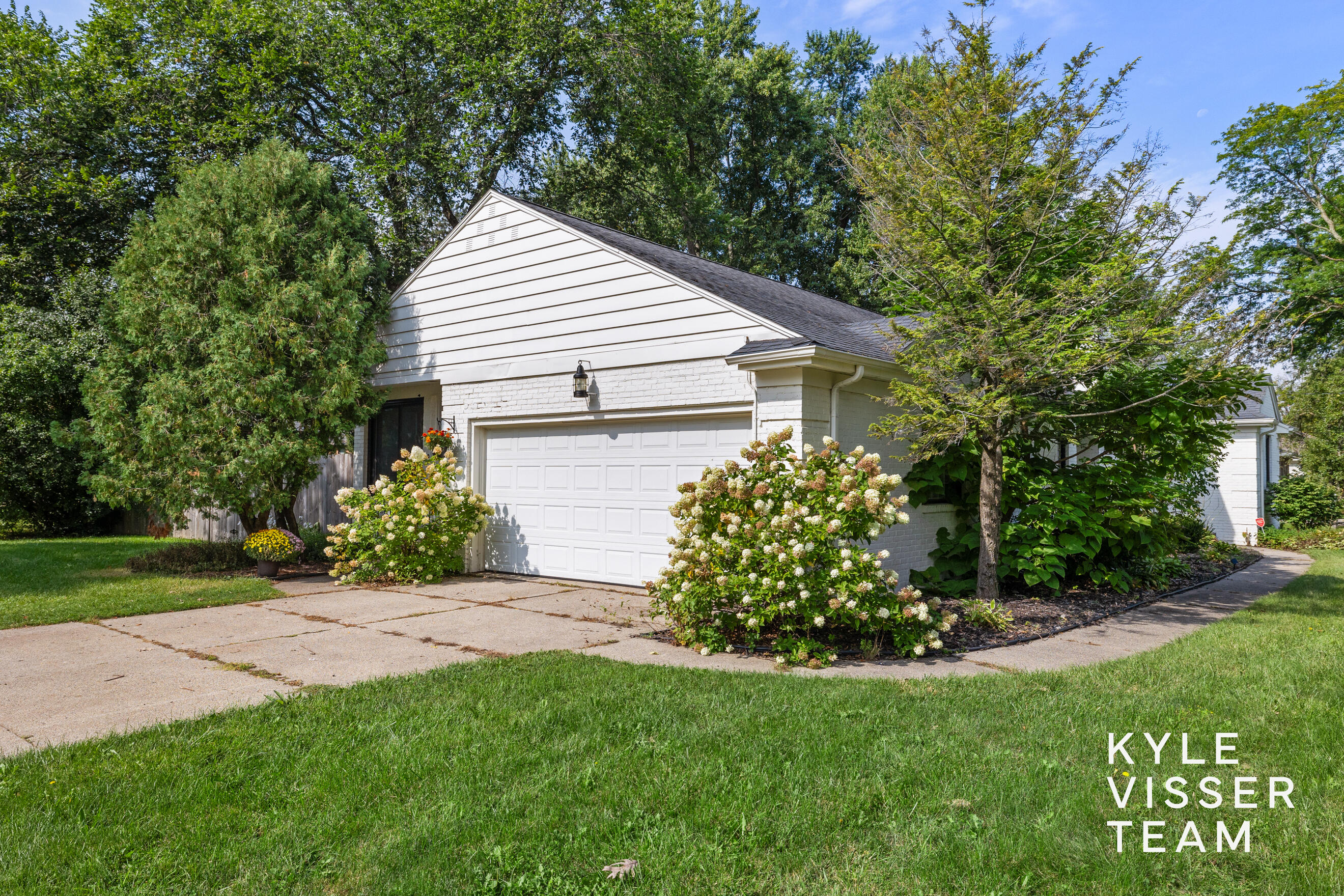 3030 Cascade Road Southeast Grand Rapids, MI 49506 - Photo 47 of 53 Exterior