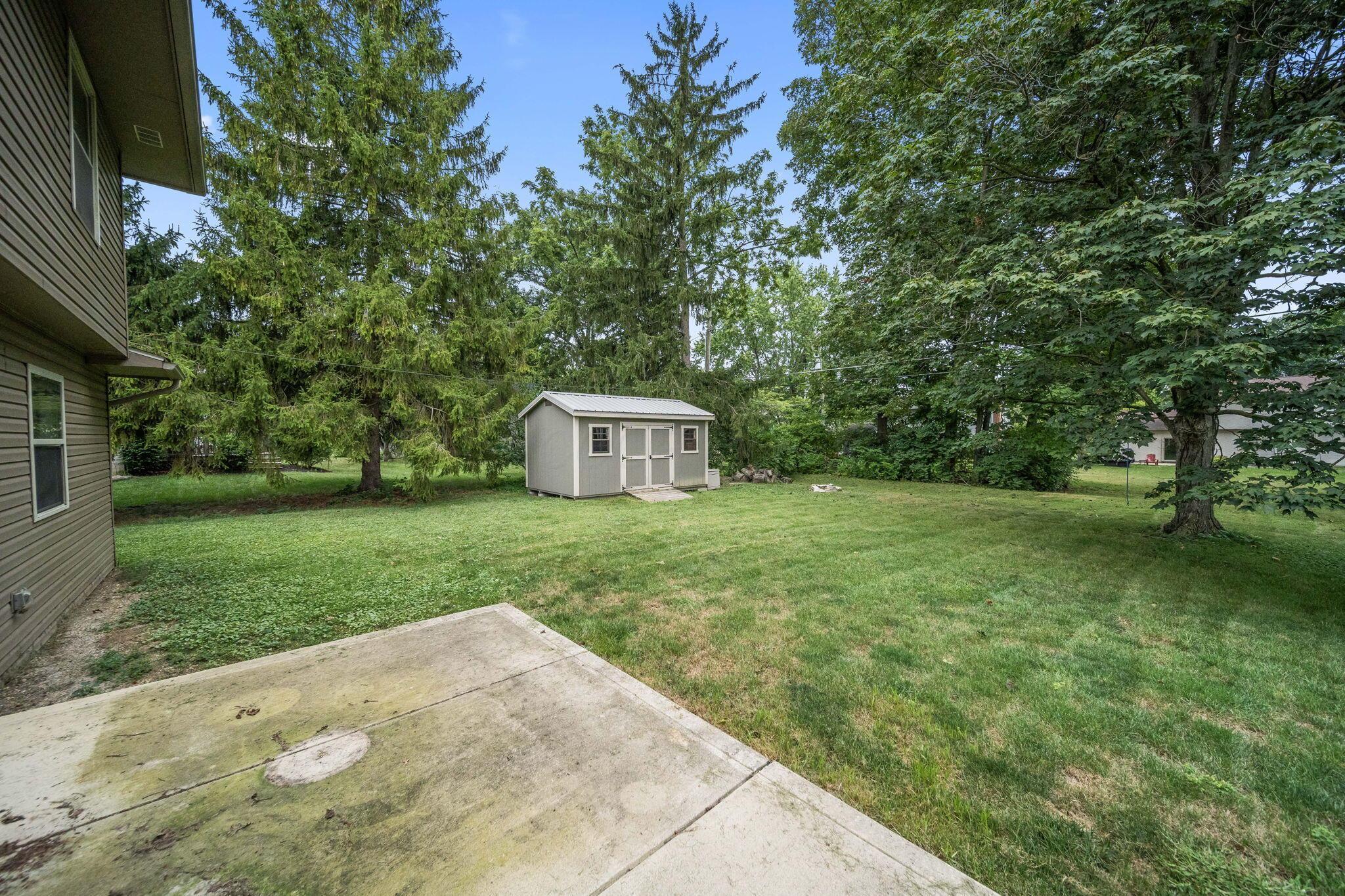 170 Somerset Road Delaware, OH 43015 - Photo 27 of 31 rear patio and yard