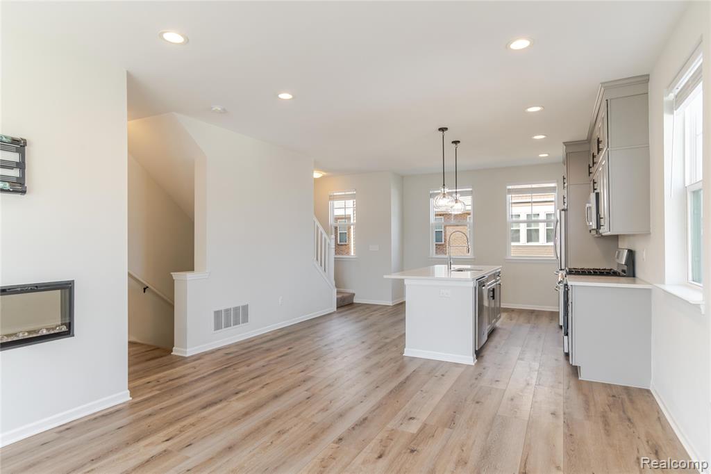2500 Normandy Road, Unit 60 Royal Oak, MI 48073 - Photo 7 of 41 Gallery Image 7