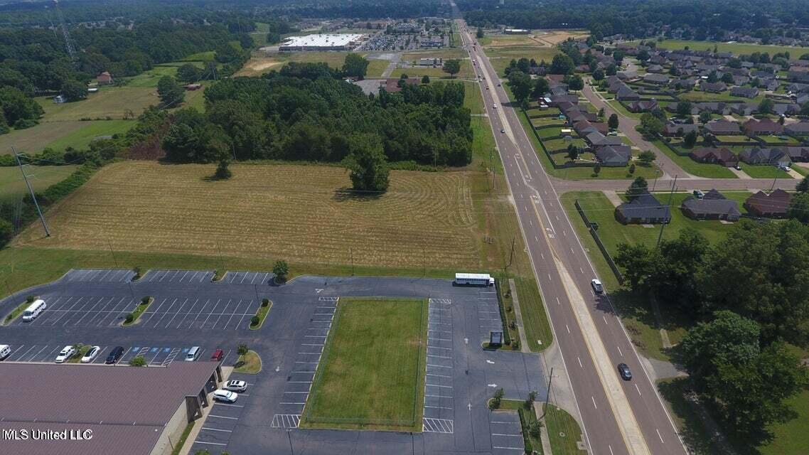 100 Goodman Road West Southaven, MS 38671 - Photo 3 of 7 20220830163301365180000000-o (1)
