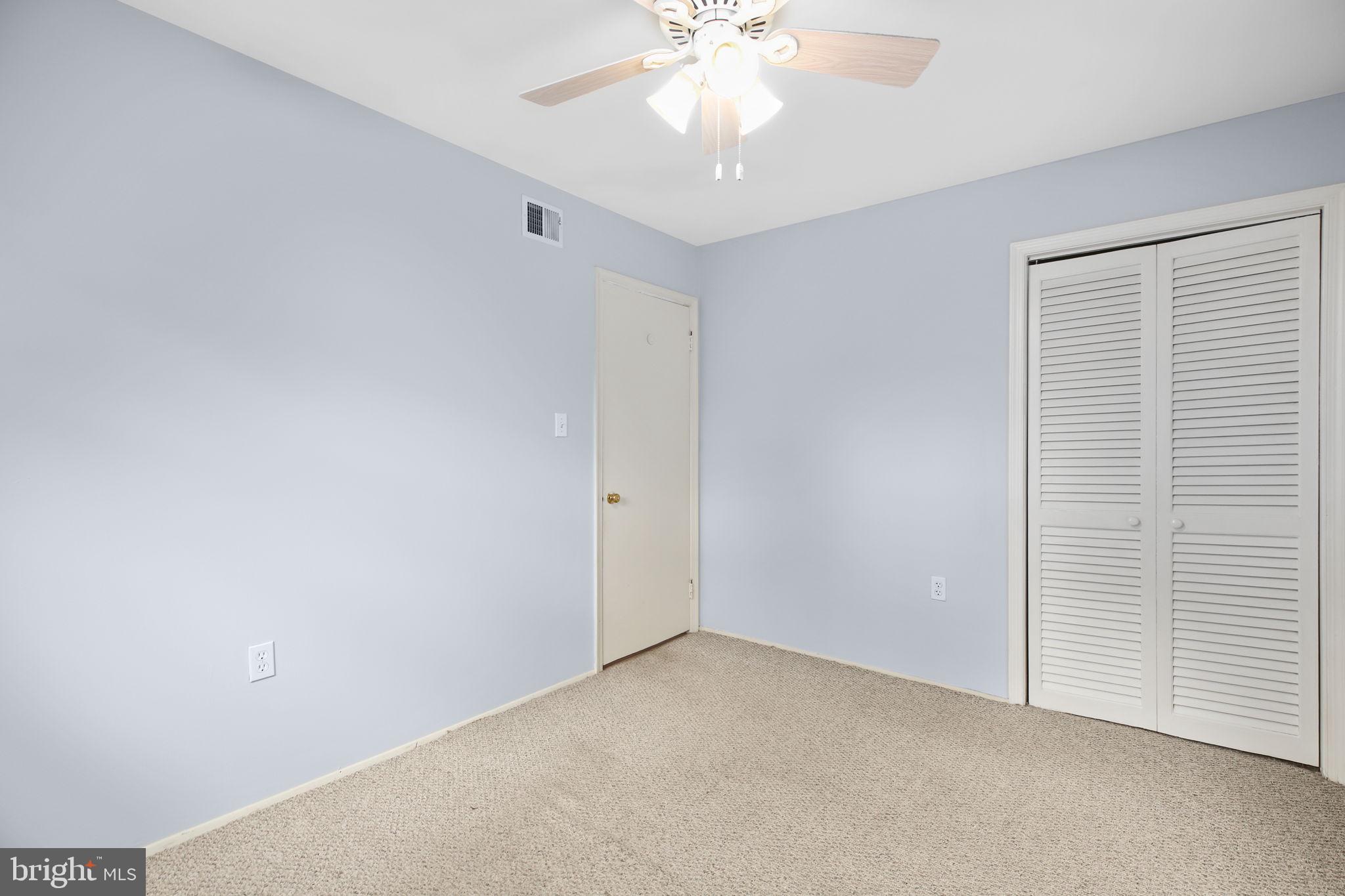 19007 Red Oak Lane Triangle, VA 22172 - Photo 18 of 34 an empty room with a chandelier fan