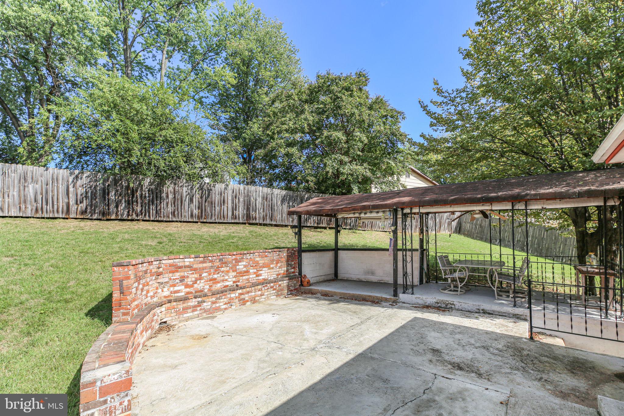19007 Red Oak Lane Triangle, VA 22172 - Photo 28 of 34 a view of backyard with green space