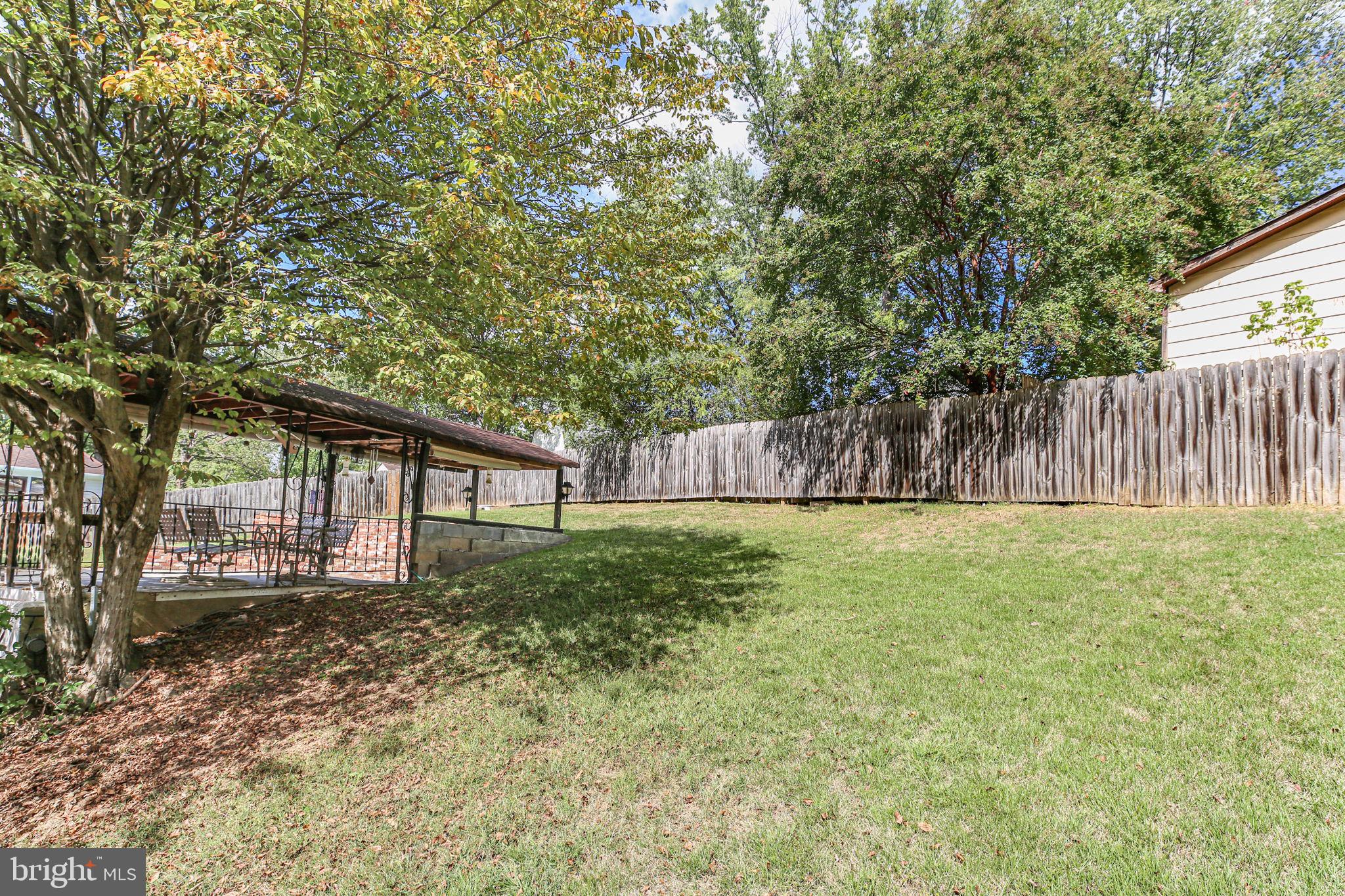 19007 Red Oak Lane Triangle, VA 22172 - Photo 32 of 34 a backyard of a house