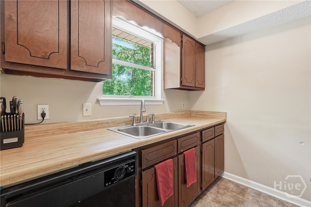 1014 Ash St Extension Springfield, GA 31329 - Photo 12 of 26 Kitchen