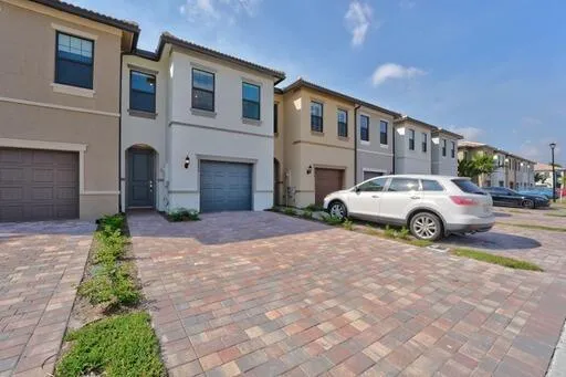 $3,200 | 8632 Escue Street, Lake Worth, FL 33467