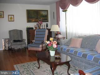 9115 Wooden Bridge Road Philadelphia, PA 19136 - Photo 2 of 5 Gallery Image 2