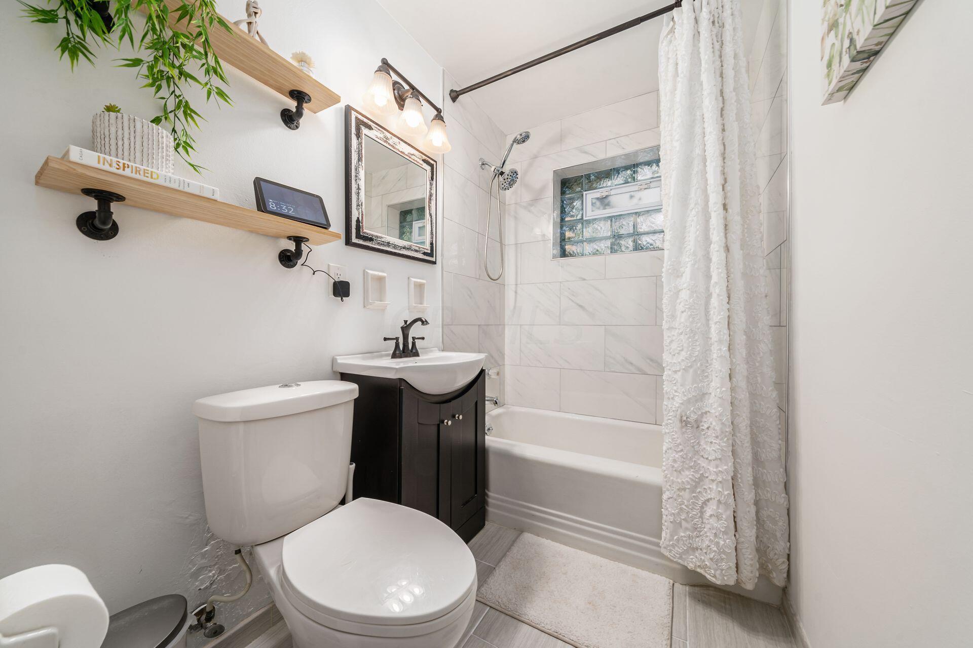 539 Acton Road Columbus, OH 43214 - Photo 22 of 47 Full Bath