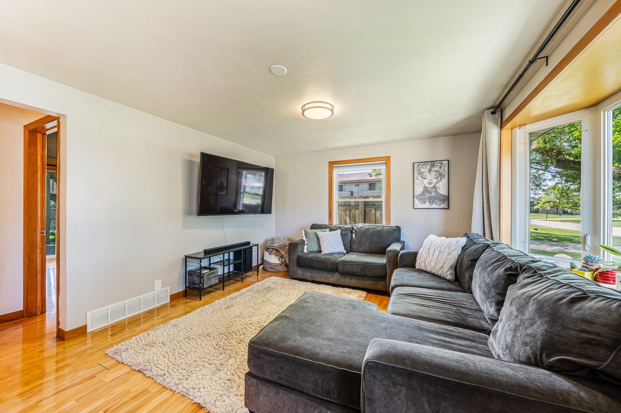 1932 Maplecrest Drive Appleton, WI 54915 - Photo 5 of 43