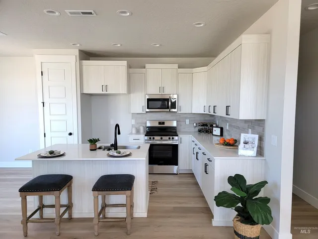 $374,900 | 980 East Odyssey Street, Kuna, ID 83634