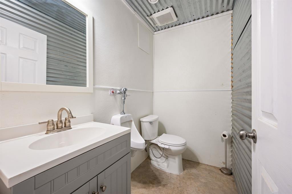 590 Peel Road Springtown, TX 76082 - Photo 31 of 36 workshop bathroom