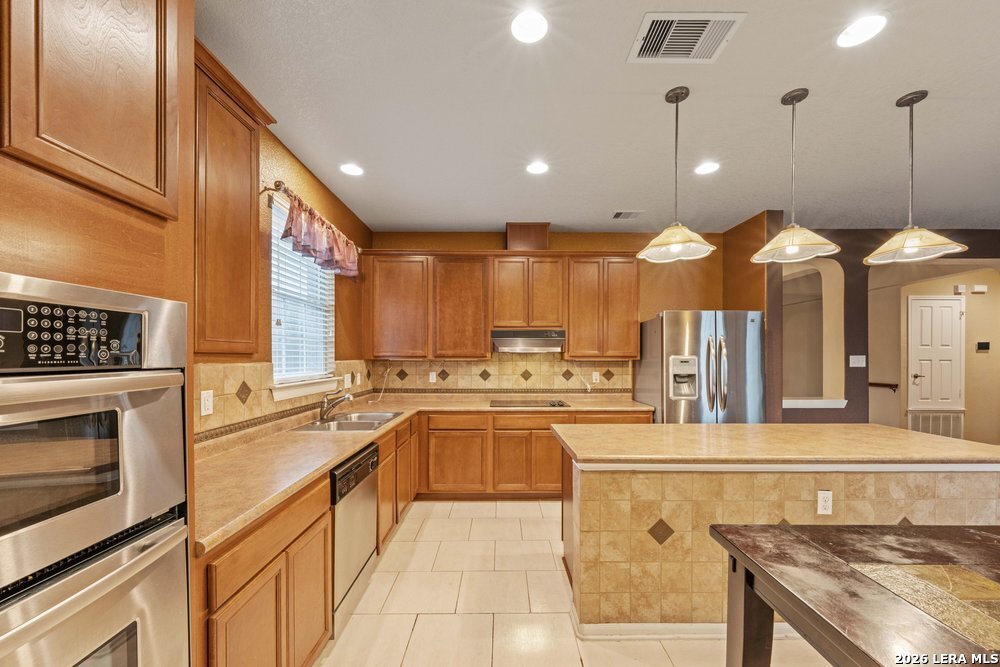 141 Springtree Gate Cibolo, TX 78108 - Photo 13 of 36