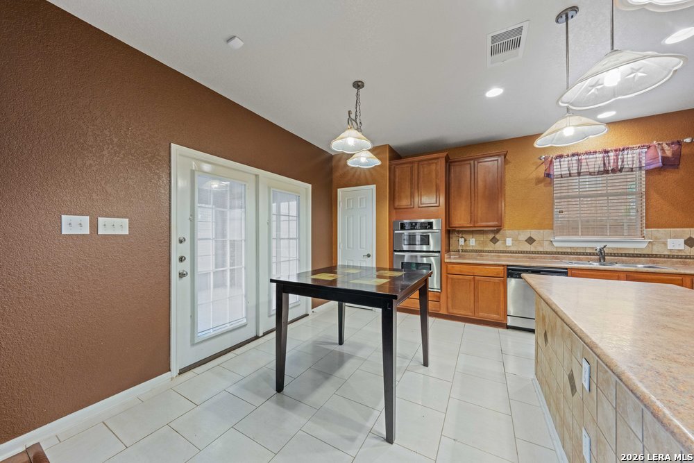 141 Springtree Gate Cibolo, TX 78108 - Photo 16 of 36