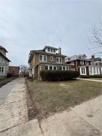 $3,200 | 85 Humboldt Parkway, Unit A, Buffalo, NY 14214