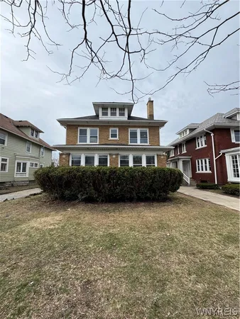 $3,200 | 85 Humboldt Parkway, Unit A, Buffalo, NY 14214
