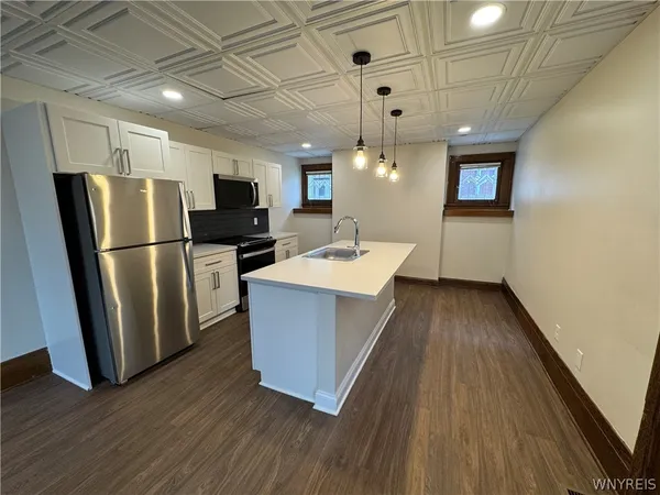 $3,200 | 85 Humboldt Parkway, Unit A, Buffalo, NY 14214