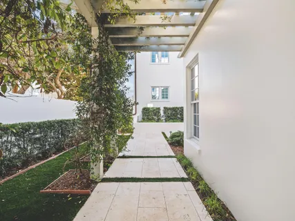 a view of a pathway with a pathway