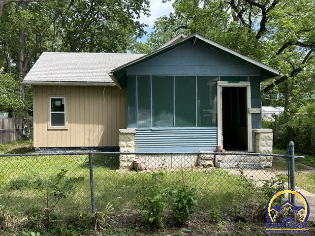 522 Southeast California Avenue Topeka, KS 66607 - Photo 1 of 10
