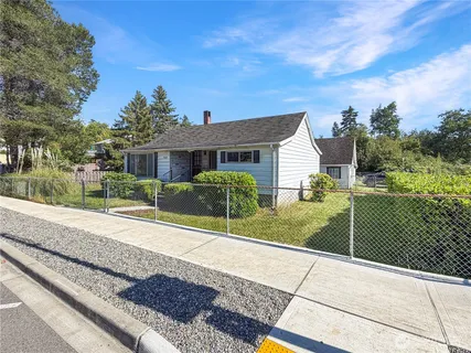$389,950 | 702 Martin Street, Steilacoom, WA 98388