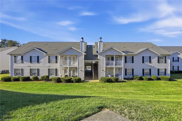 $194,900 | 7129 West Friendly Avenue, Unit D, Greensboro, NC 27410