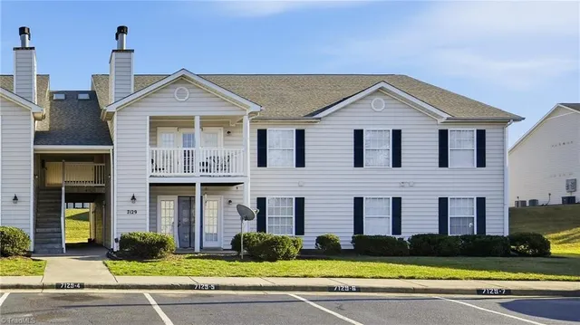 $194,900 | 7129 West Friendly Avenue, Unit D, Greensboro, NC 27410