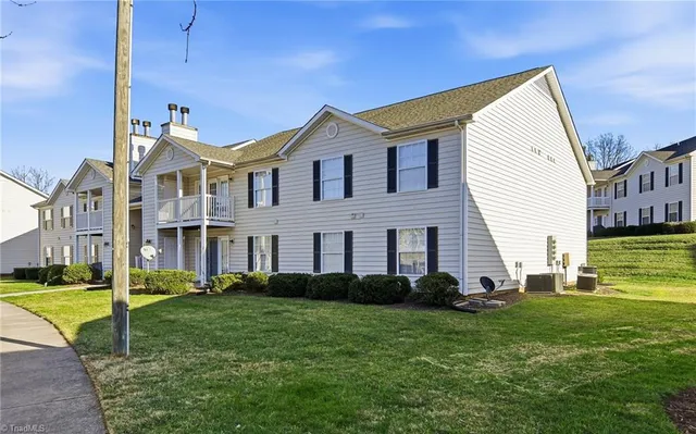 $194,900 | 7129 West Friendly Avenue, Unit D, Greensboro, NC 27410