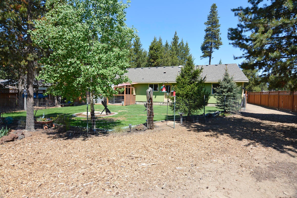 17251 Gadwall Road Bend, OR 97707 - Photo 5 of 27 05