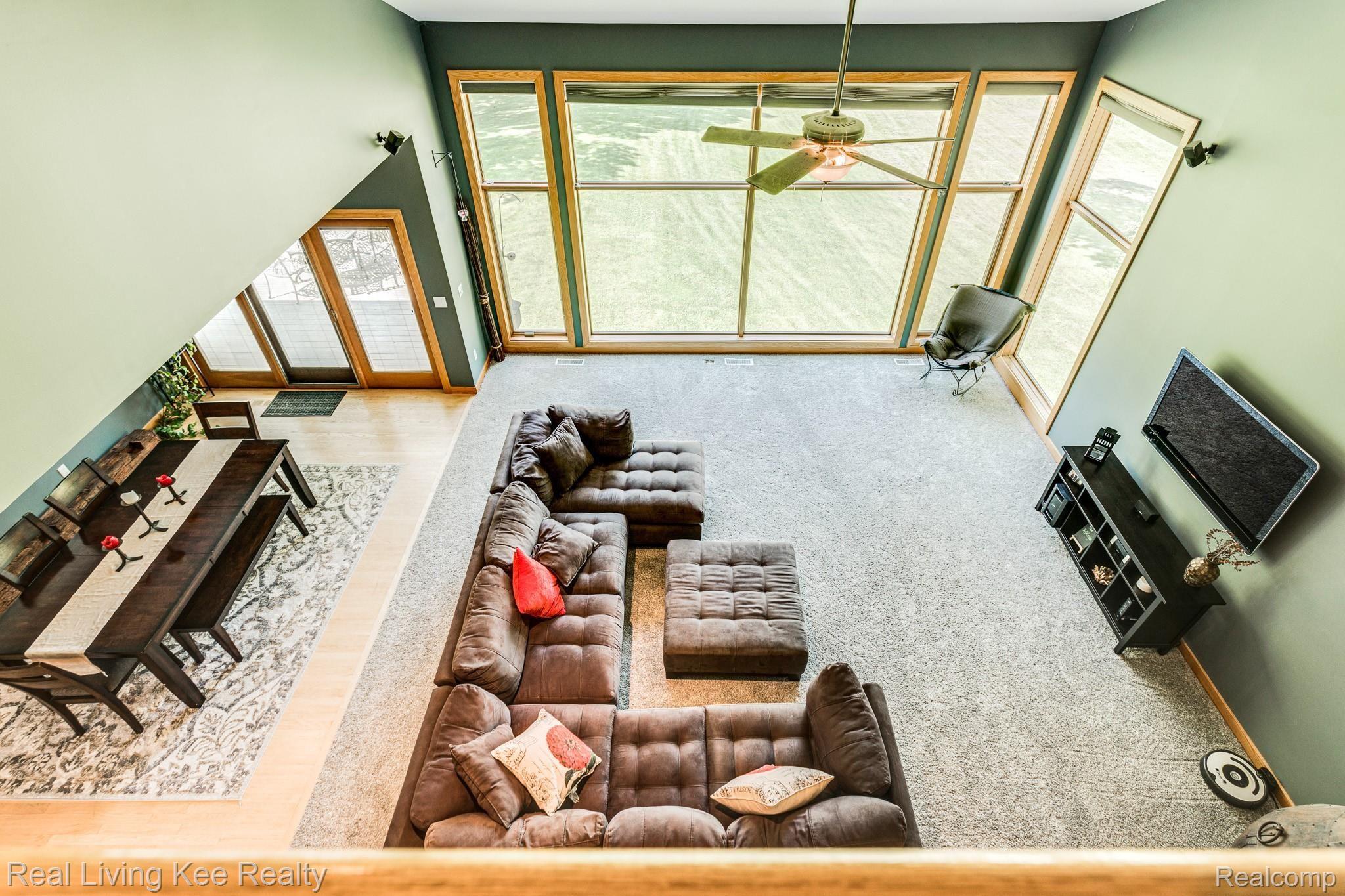 3017 Riverside Drive Port Huron, MI 48060 - Photo 4 of 70 3017 Riverside Dr (55 of 81).jpg