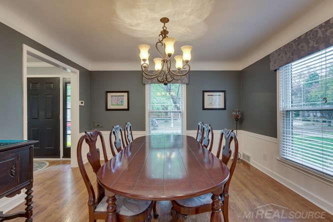 1376 Harvard Road Grosse Pointe Park, MI 48230 - Photo 7 of 32
