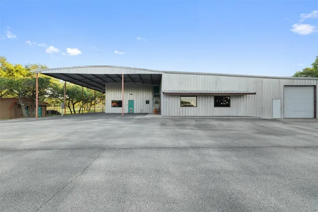 a view of a yard with palm trees