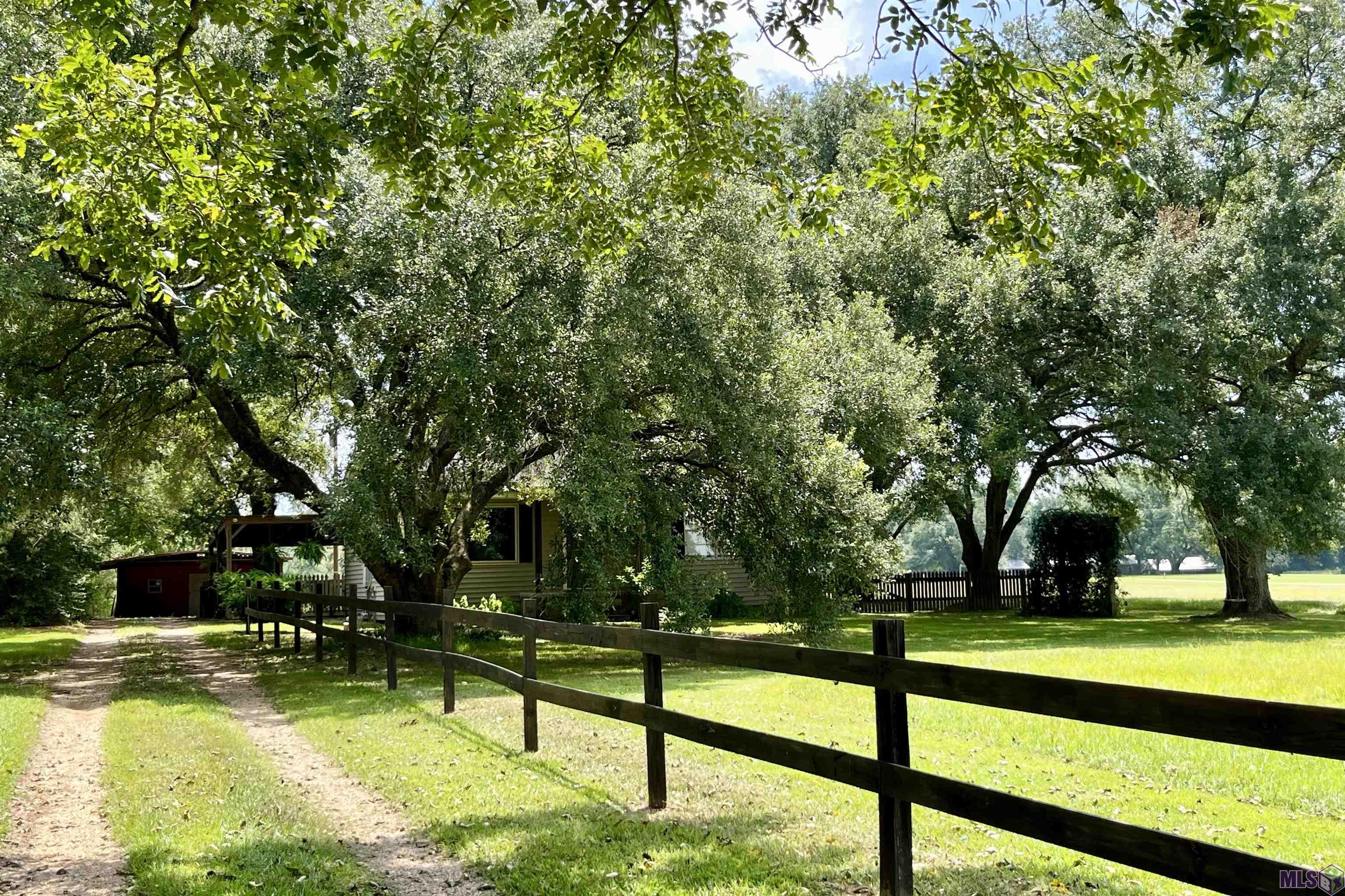 2581 Highway 67 Slaughter, LA 70777 - Photo 4 of 38