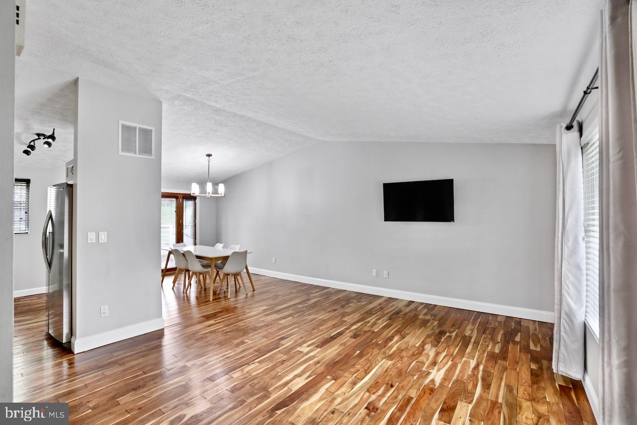 15120 Elk Run Road Chantilly, VA 20151 - Photo 4 of 25