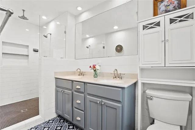 $985,000 | 9815 Overbrook Road, Leawood, KS 66206