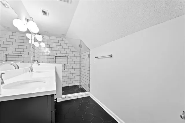 $985,000 | 9815 Overbrook Road, Leawood, KS 66206